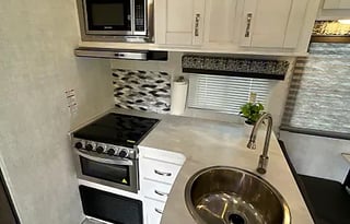 Conquest Medium Easy to Drive Class C