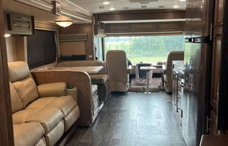 The Lone Star Lodge – Tailgate-Ready, Pet-Friendly