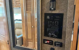 2017 Thor Miramar 34.2,Tailgate-outdoor Kitchen/TV