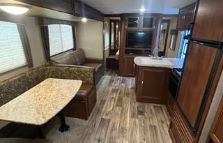 Comfort Camp Getaway - Spacious Bunkhouse