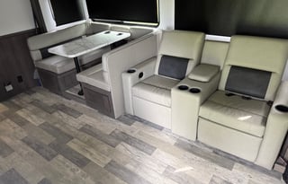 Pet/festival friendly RV WITH washer/dryer!!!