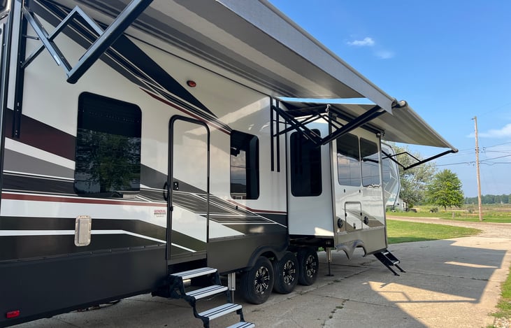 Outside area with TV