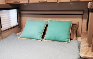 LOLLY & POPS GETAWAY