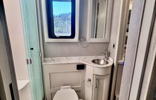 Luxury Personified: The Holiday Rambler