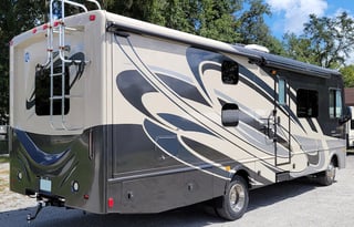 Holiday Rambler Admiral 32H