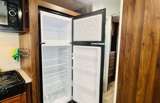 T2020 CONVENIENT & EASY TO DRIVE WINNEBAGO CLASS C