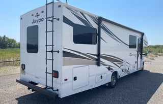 The Cowtown Coach! - AutoLevel, 2 A/Cs, Bunk Model