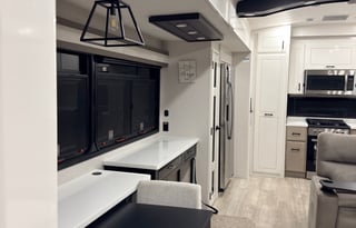 Pet Friendly 2026 Jayco Pinnacle *Delivery Only*