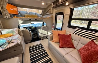 ‘Endeavor’ Loaded with Amenities + Sleeps 10!