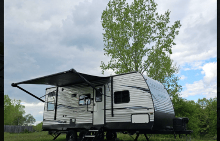 Exterior, Front Low Profile