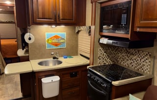 Adventure Ready RV | Sleeps 10 | Backup+Side Cams|