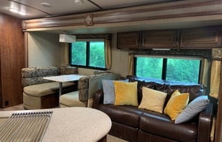 HUGE BUNKHOUSE— 2017 Keystone RV Outback 322BH