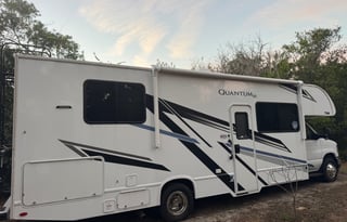 Family RV I 2025 Thor Quantum | Sleeps 5