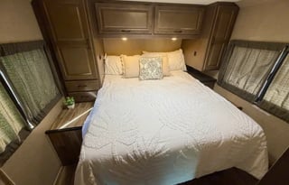 2022 Thor Majestic 28A (BRFL 1815)