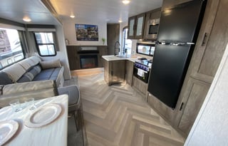 2022 Franklin Family RV - We Deliver & Setup !