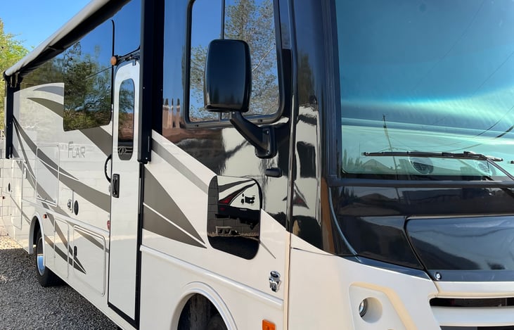 RV Right Side Door Shut