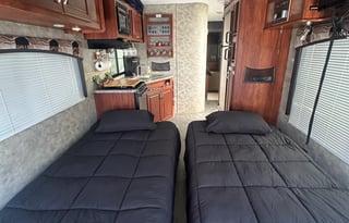 Cozy Family Toy Hauler (sleeps 8)