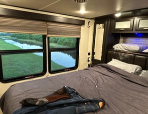 Grand Design Momentum 376TH