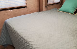 LOLLY & POPS GETAWAY