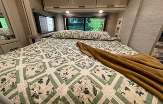 2022 Thor Motor Coach Chateau 27R