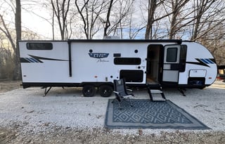 Sleeps 10! Private Bunk House and Bedroom!