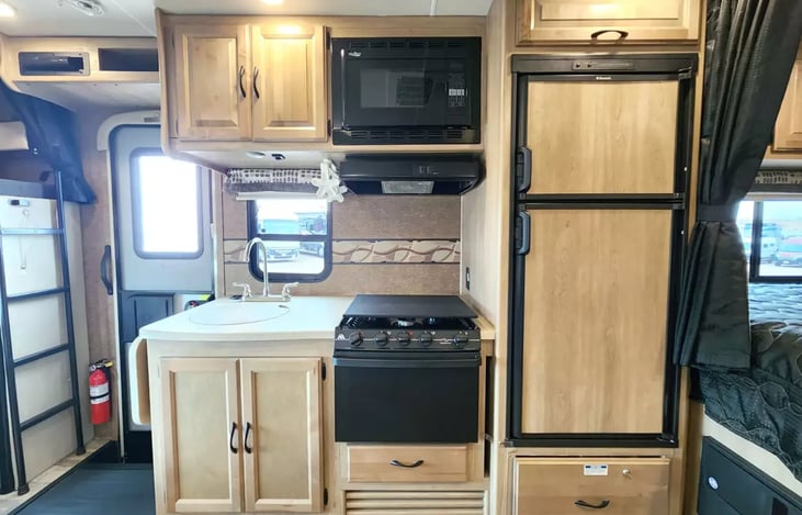 Kitchen with Fridge/Freezer