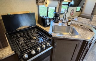 The Cheetah | Glamping on Wheels – Sleeps 6-8