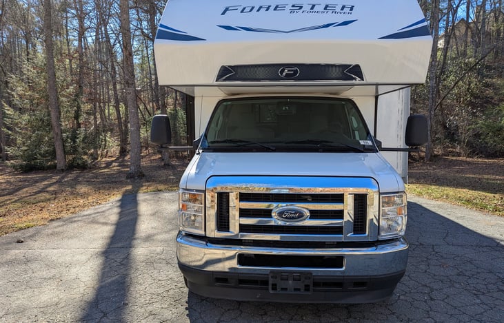 Ultimate family RV! This 2023 Forester features a unique Kid’s Zone bunkhouse, sleeps 8, and modern luxury. Spacious, easy to drive, and perfect for big groups. Book your dream adventure today!