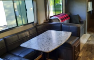 Family friendly with HUGE Bunkroom!!