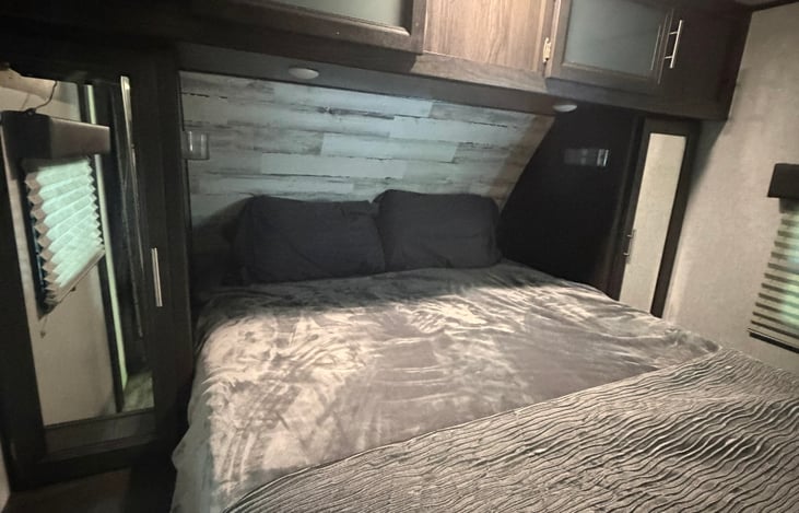 Queen Master. With residential mattress!