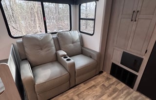 Dutchman Kodiak Ultimate RV