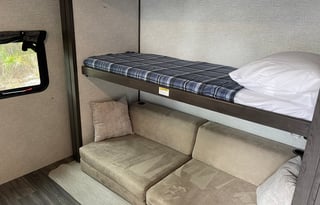 2021 Luxury KeyStone Large Family Friendly RV