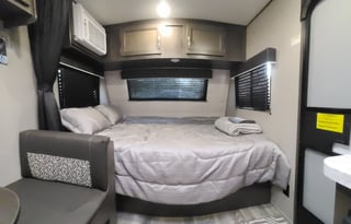The Rolling Cabin, Sleeps 4 (Free insurance)