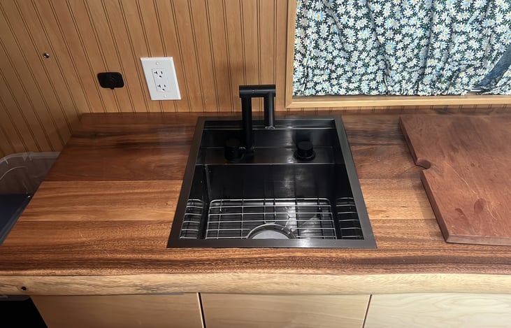 Kitchen Sink with hot and cold water