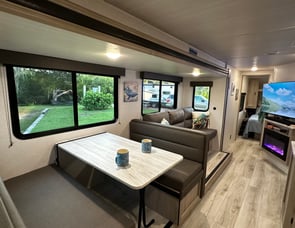 EAST TO WEST SILVER LAKE 3250QB