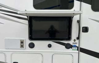 Mad Pickle Adventures - Family Motorhome