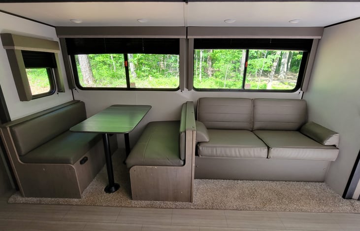 Convertible dinnette and sofa