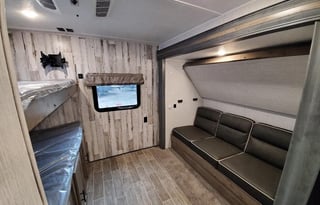 Perfect kids camper! 2 Baths & Washer! Sleeps 9+