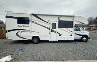 2015 Thor Motor Coach Four Winds 28Z
