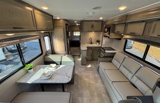 Freelander Luxury Bunk Class C