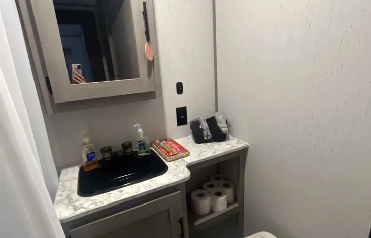 Floor flush toilet and sink. Toilet paper, hand soap and washcloths provided. 

Must bring Towels and other toiletries.