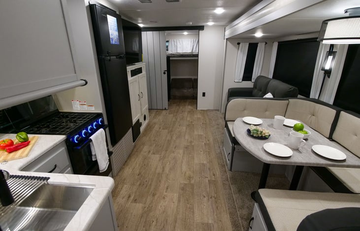 Spacious Floorplan Vibe 28BH | RVshare