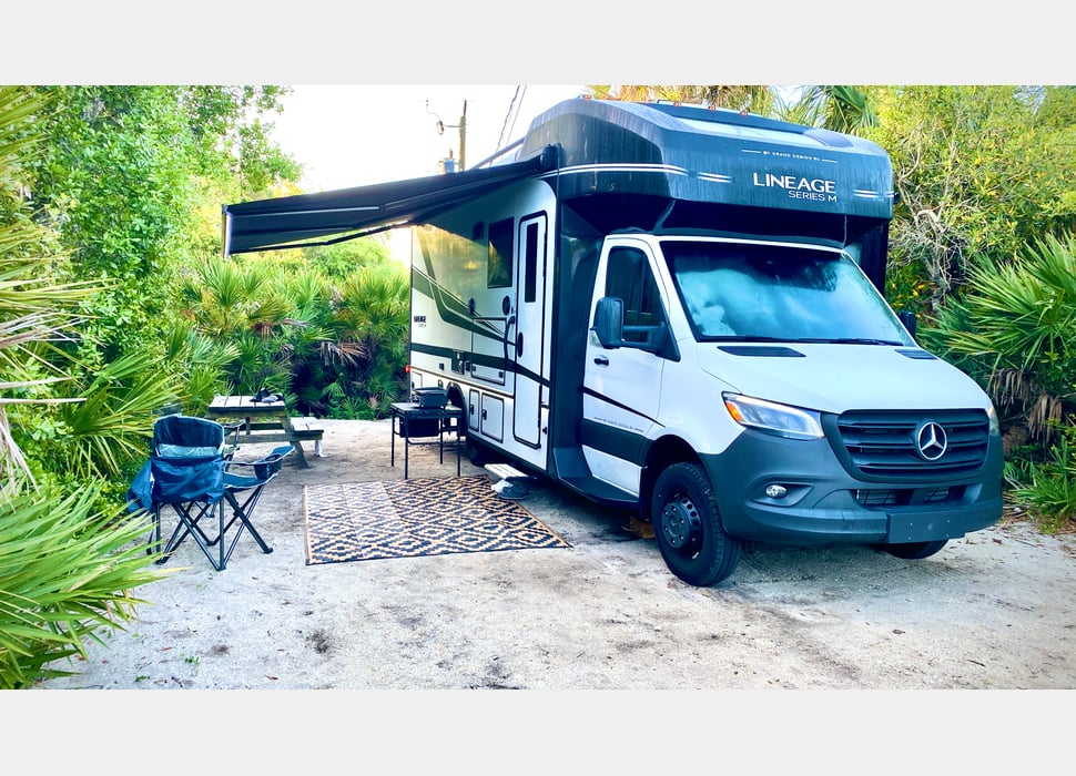 Class C Motor Home rentals in Three Rivers