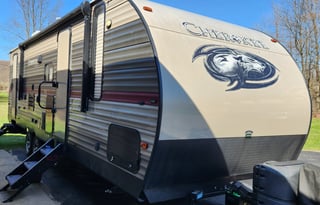 Cherokee Red sleeps 6 w/pvt queen & bunks