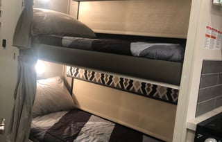 *Roadtrip around FL in this Classy RV! SLEEPS 8!*