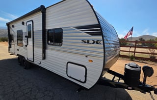Pretty Awesome off grid light weight trailer!