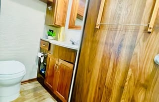 T2020 CONVENIENT & EASY TO DRIVE WINNEBAGO CLASS C