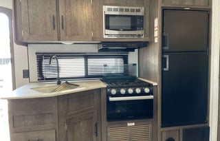 Lightweight Bunkhouse with Spacious Living