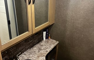 Family Friendly RV sleeps 9 with Kids Bunks!