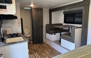 2022 Modern Pet friendly Keystone Hideout